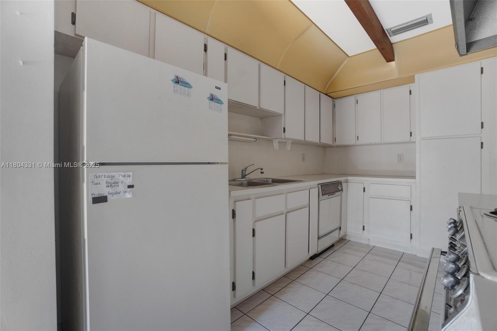 306 Cambridge Road, Unit 236 Hollywood, FL 33024 - Photo 9 of 40 Gallery Image 9