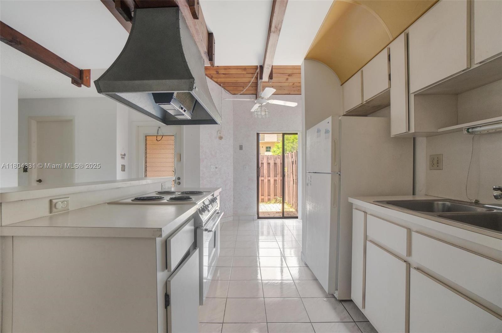 306 Cambridge Road, Unit 236 Hollywood, FL 33024 - Photo 10 of 40 Gallery Image 10