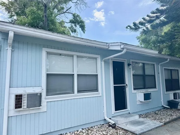 $1,377 | 1102 Sunset Point Road, Unit 2, Clearwater, FL 33755