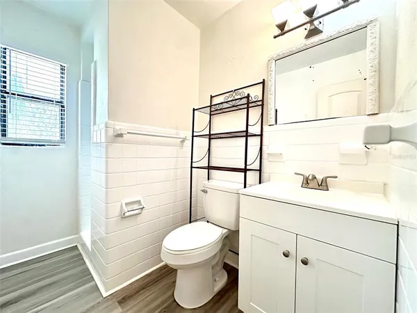 $1,377 | 1102 Sunset Point Road, Unit 2, Clearwater, FL 33755