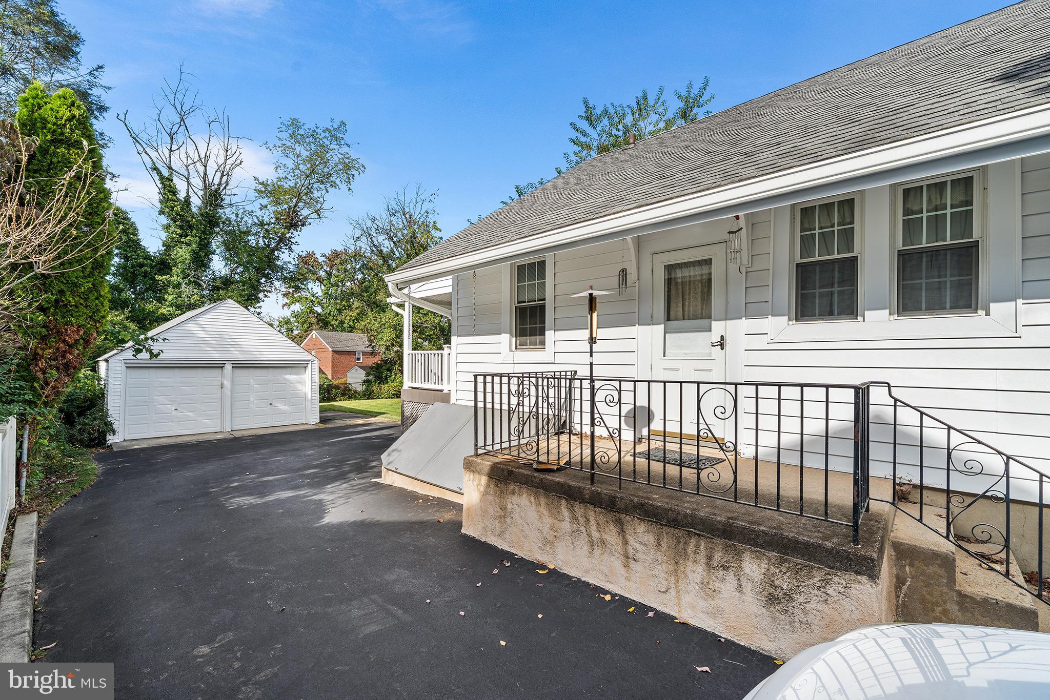 1510 Ashton Road Havertown, PA 19083 - Photo 3 of 32 2 car garage