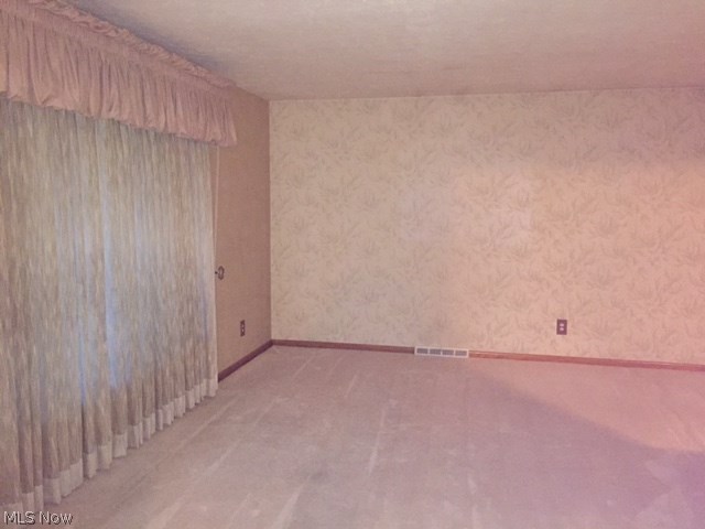 8515 Biddulph Road Brooklyn, OH 44144 - Photo 3 of 10