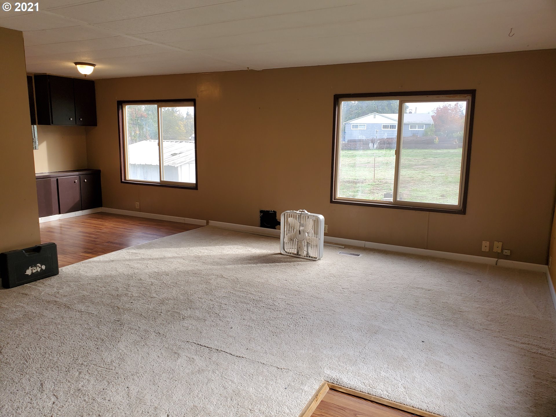 732 Valley View Road Sutherlin, OR 97479 - Photo 3 of 16 an empty room with windows