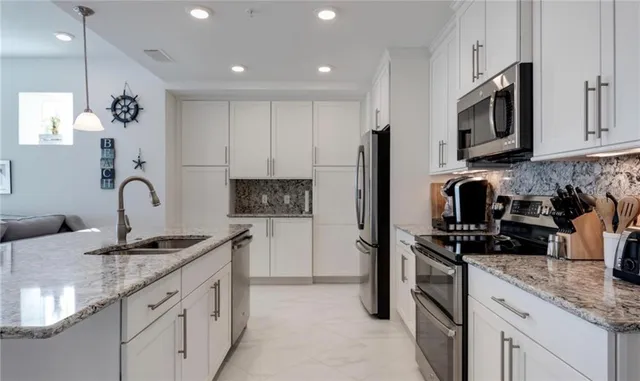 $10,500 | 395 Aruba Circle, Unit 203, Bradenton, FL 34209