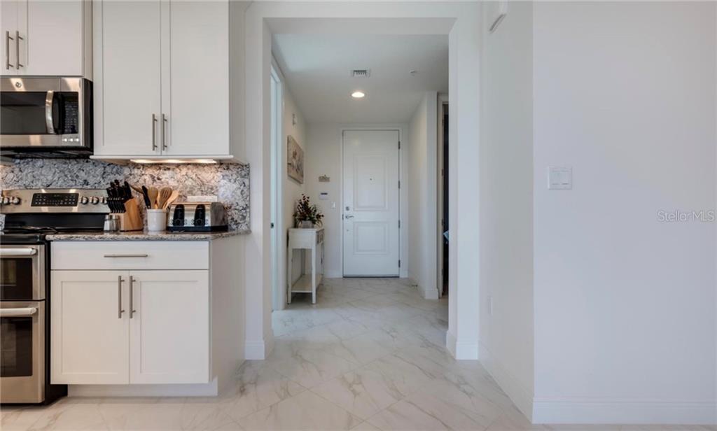 395 Aruba Circle, Unit 203 Bradenton, FL 34209 - Photo 8 of 34