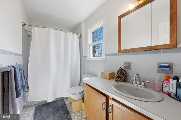 $399,000 | 234 Broomall Street, Folsom, PA 19033