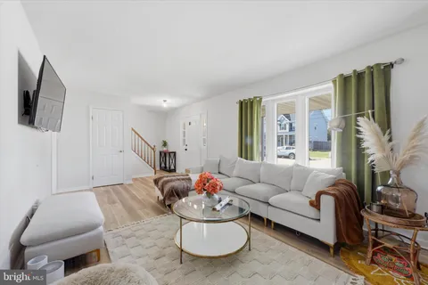 $399,000 | 234 Broomall Street, Folsom, PA 19033