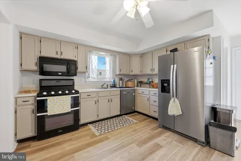 $399,000 | 234 Broomall Street, Folsom, PA 19033