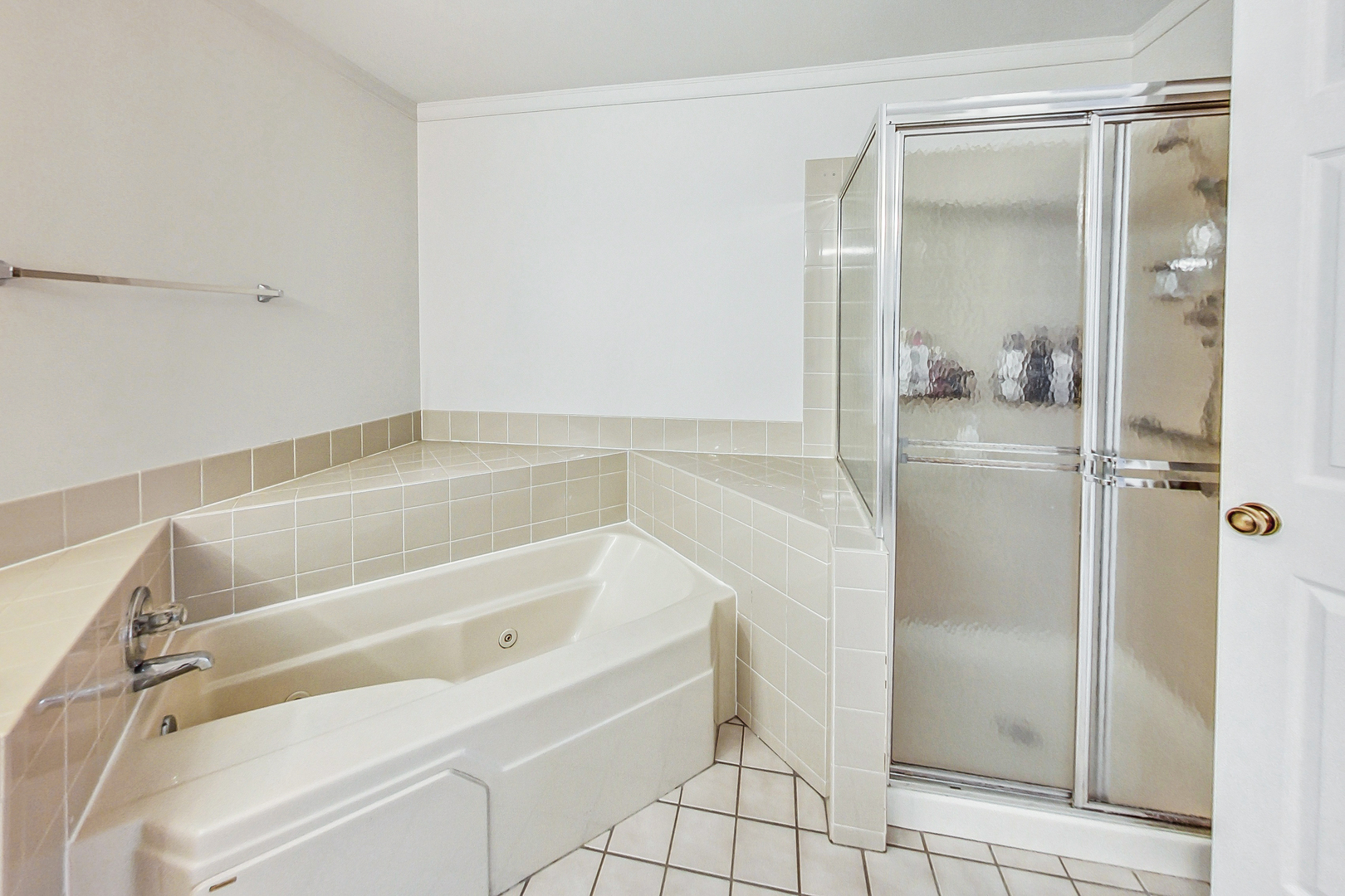 816 Butternut Lane, Unit C Mount Prospect, IL 60056 - Photo 19 of 32 a bathroom with a tub shower vanity and a sink