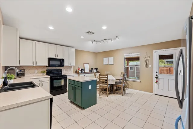 $320,000 | 225 Foxglove Drive, Hutto, TX 78634