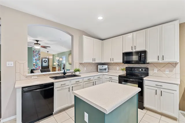 $320,000 | 225 Foxglove Drive, Hutto, TX 78634