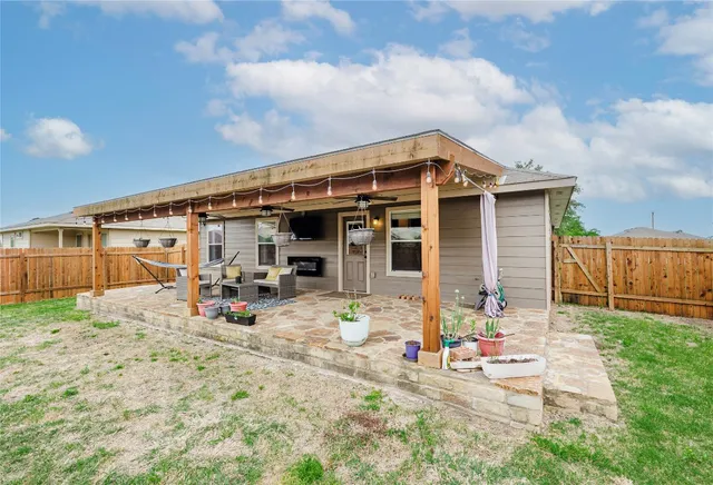 $320,000 | 225 Foxglove Drive, Hutto, TX 78634