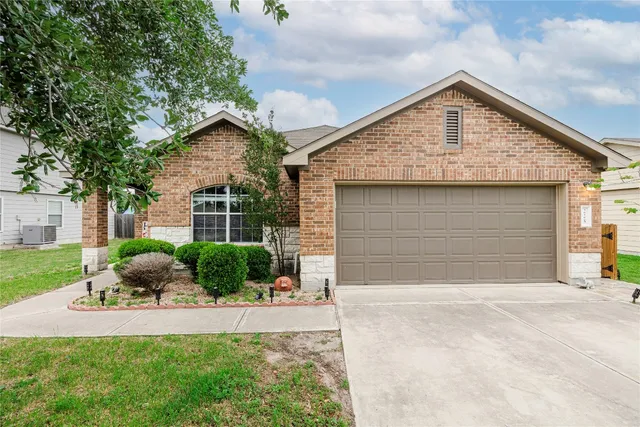 $320,000 | 225 Foxglove Drive, Hutto, TX 78634