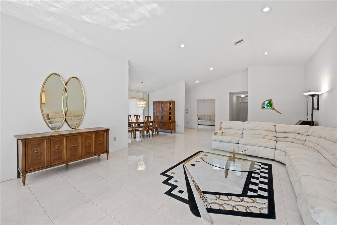 21362 Bridgeview Drive Boca Raton, FL 33428 - Photo 3 of 31 Photo 3