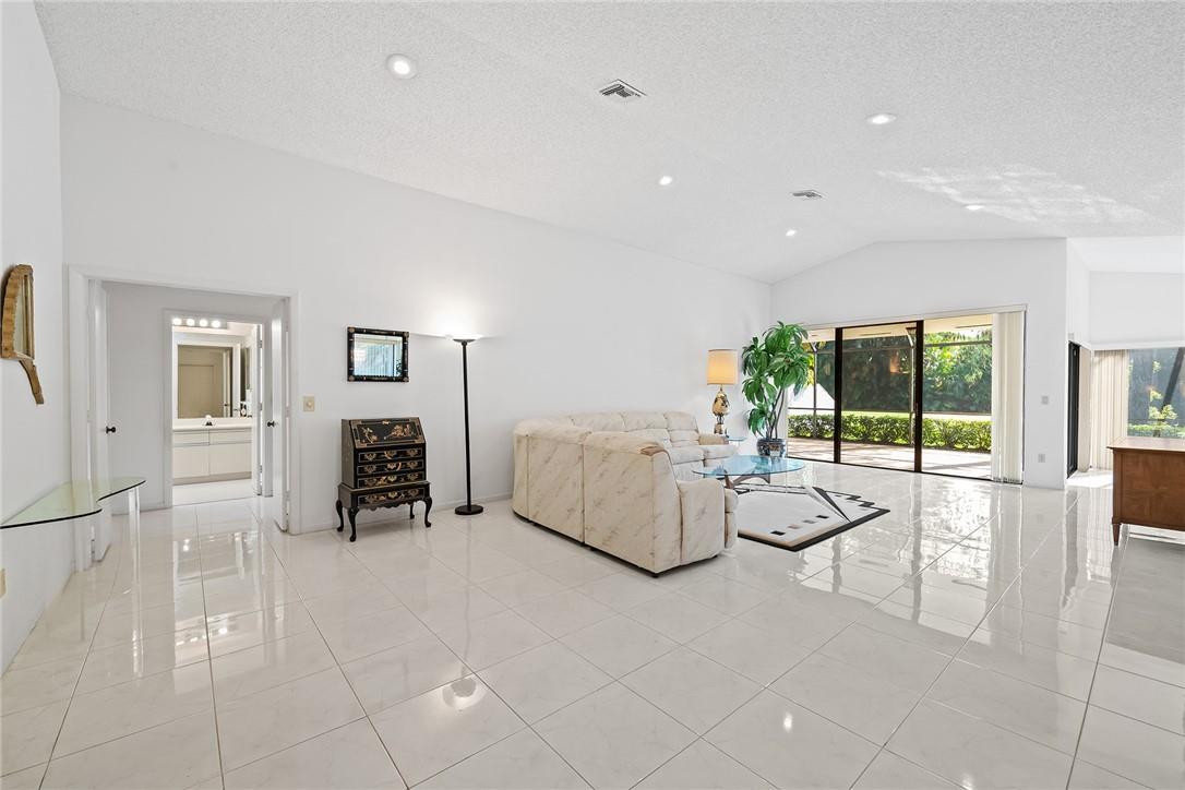 21362 Bridgeview Drive Boca Raton, FL 33428 - Photo 4 of 31 Photo 4