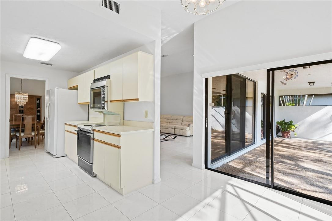 21362 Bridgeview Drive Boca Raton, FL 33428 - Photo 7 of 31 Photo 7