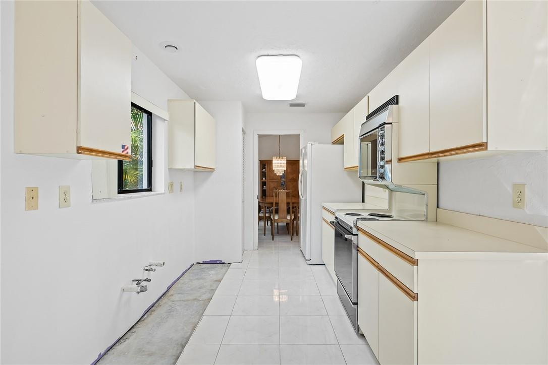 21362 Bridgeview Drive Boca Raton, FL 33428 - Photo 8 of 31 Kitchen Demo Started