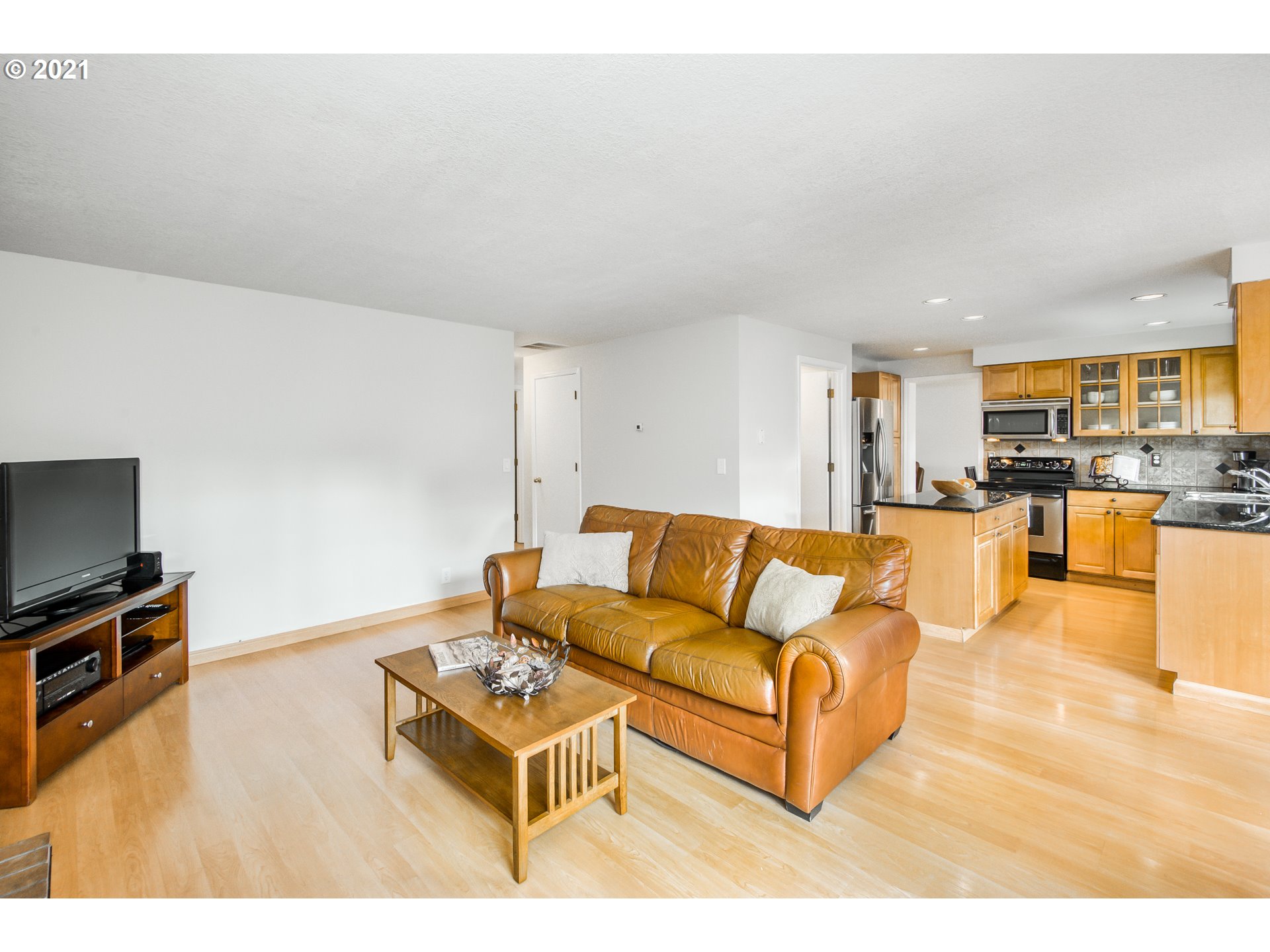 16554 Southwest Hart Road Beaverton, OR 97007 - Photo 11 of 29 Gallery Image 11