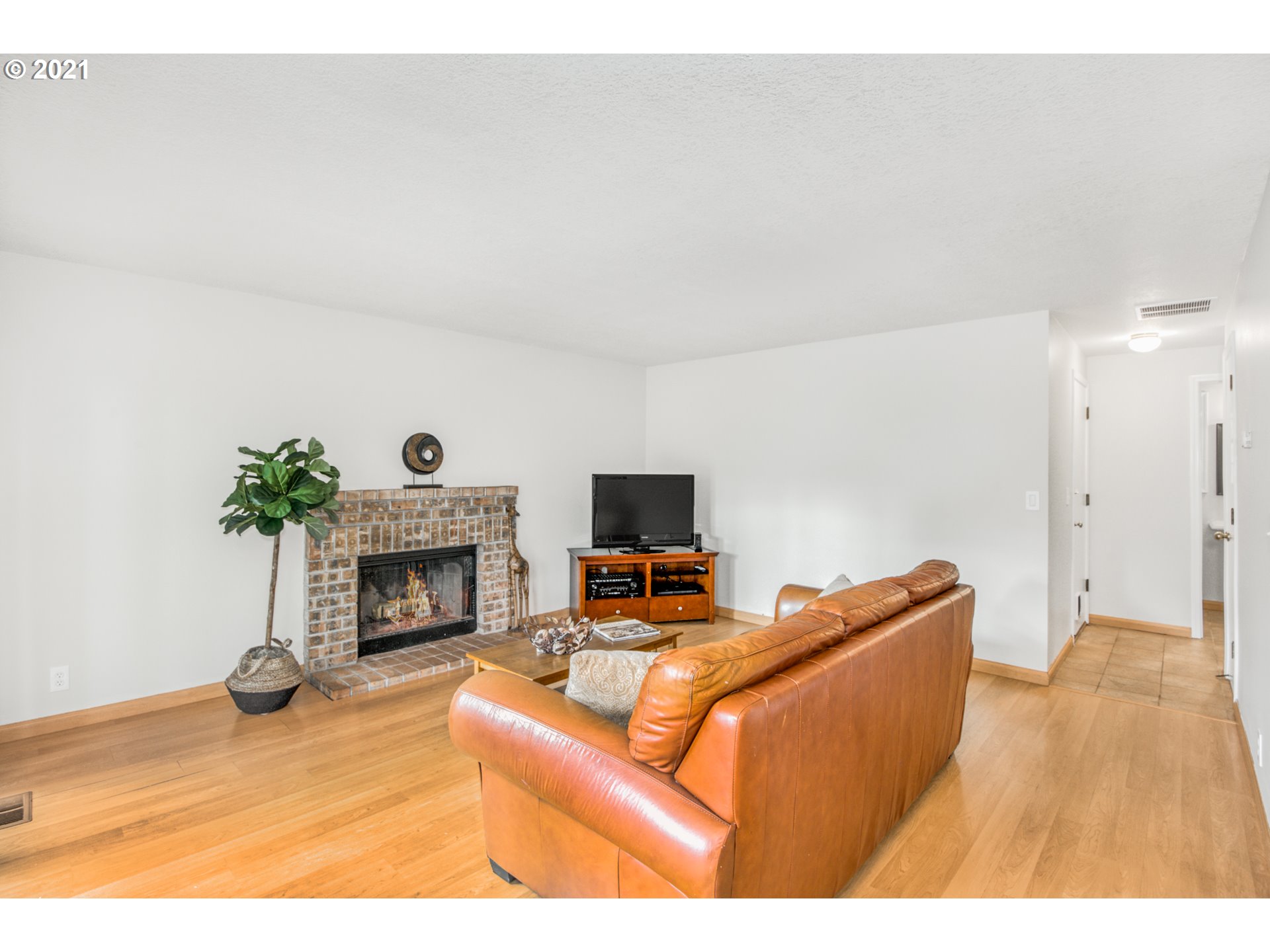 16554 Southwest Hart Road Beaverton, OR 97007 - Photo 12 of 29 Gallery Image 12