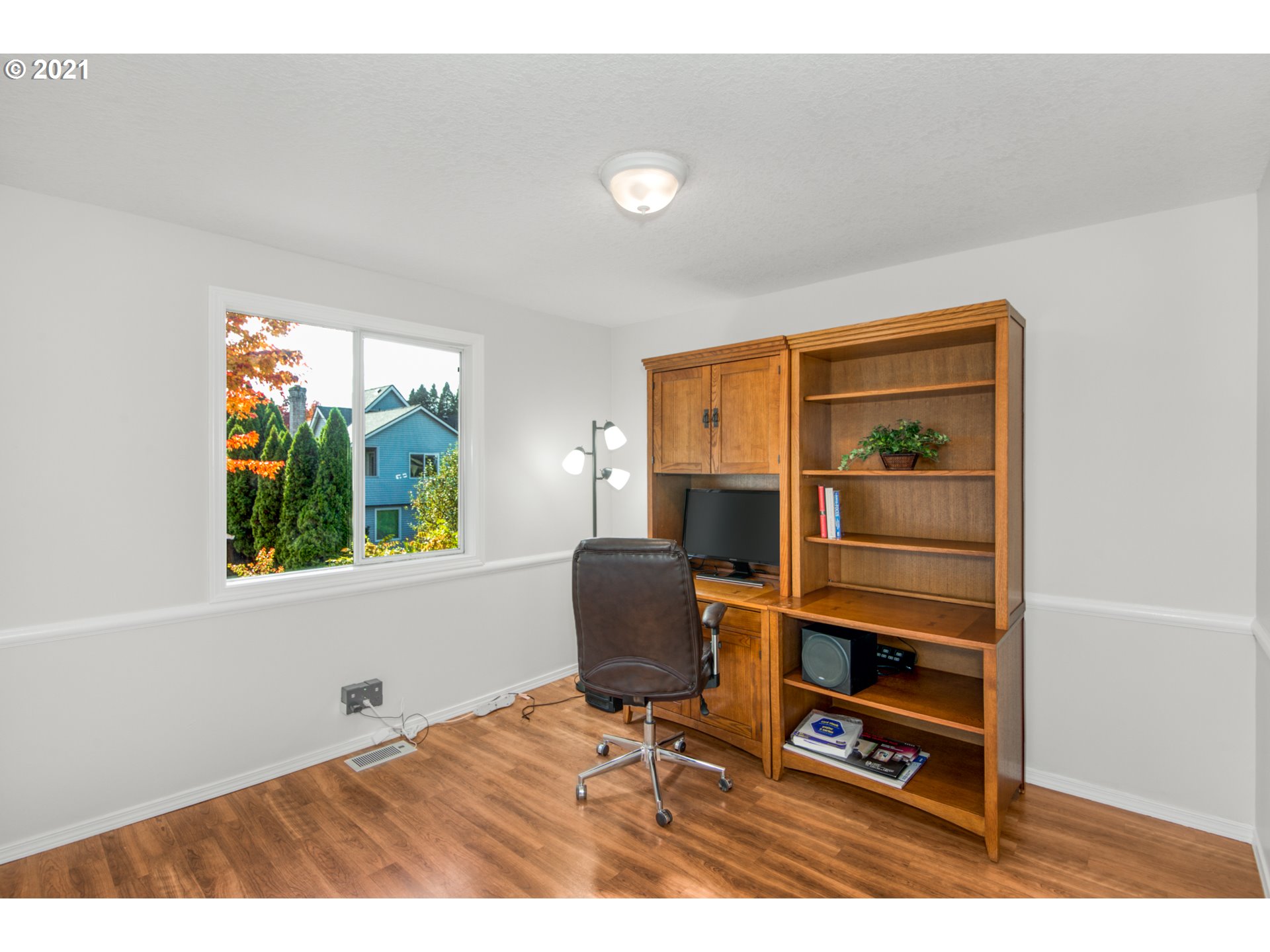 16554 Southwest Hart Road Beaverton, OR 97007 - Photo 17 of 29 Gallery Image 17