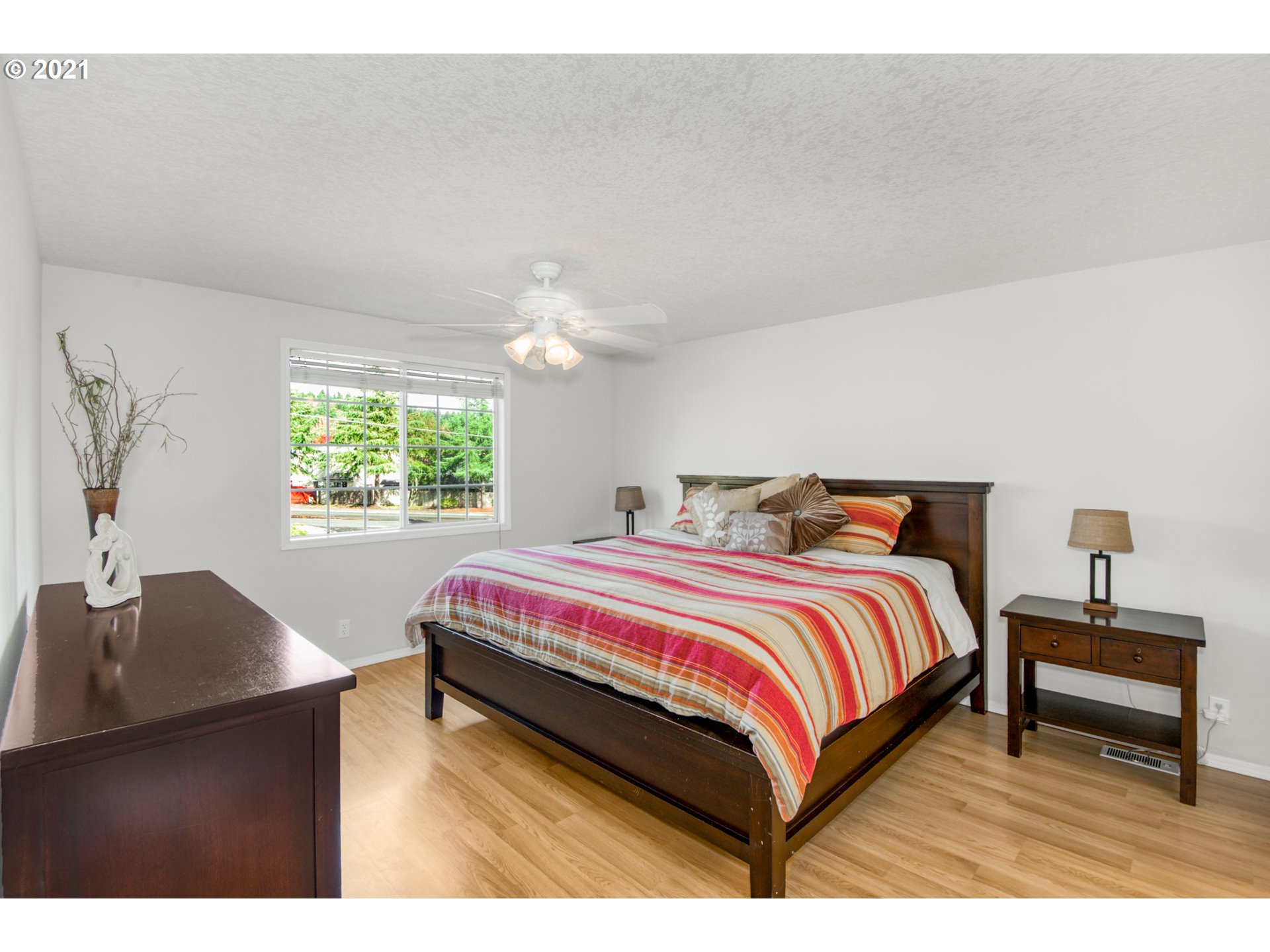 16554 Southwest Hart Road Beaverton, OR 97007 - Photo 19 of 29 Gallery Image 19