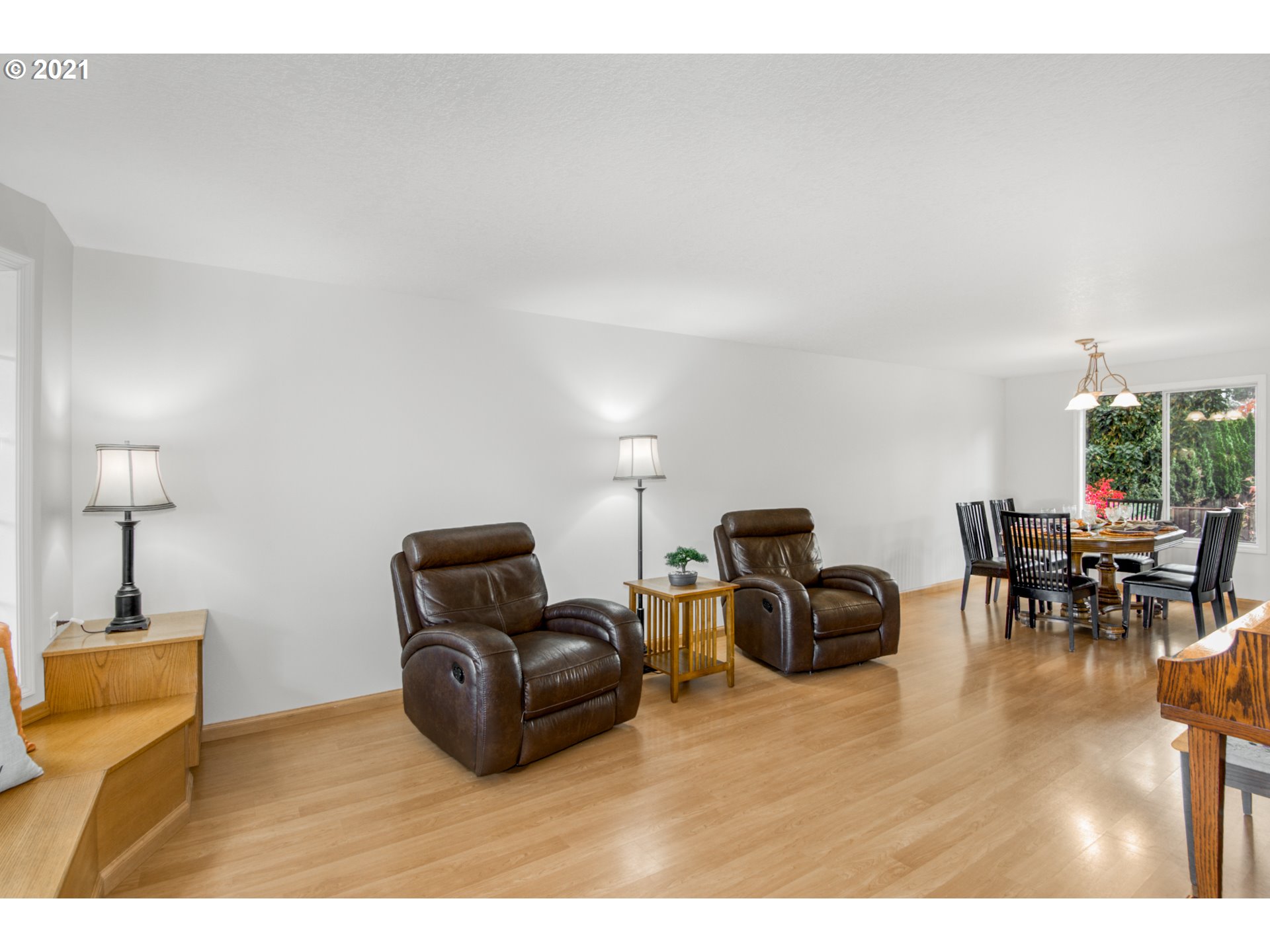 16554 Southwest Hart Road Beaverton, OR 97007 - Photo 3 of 29 Gallery Image 3