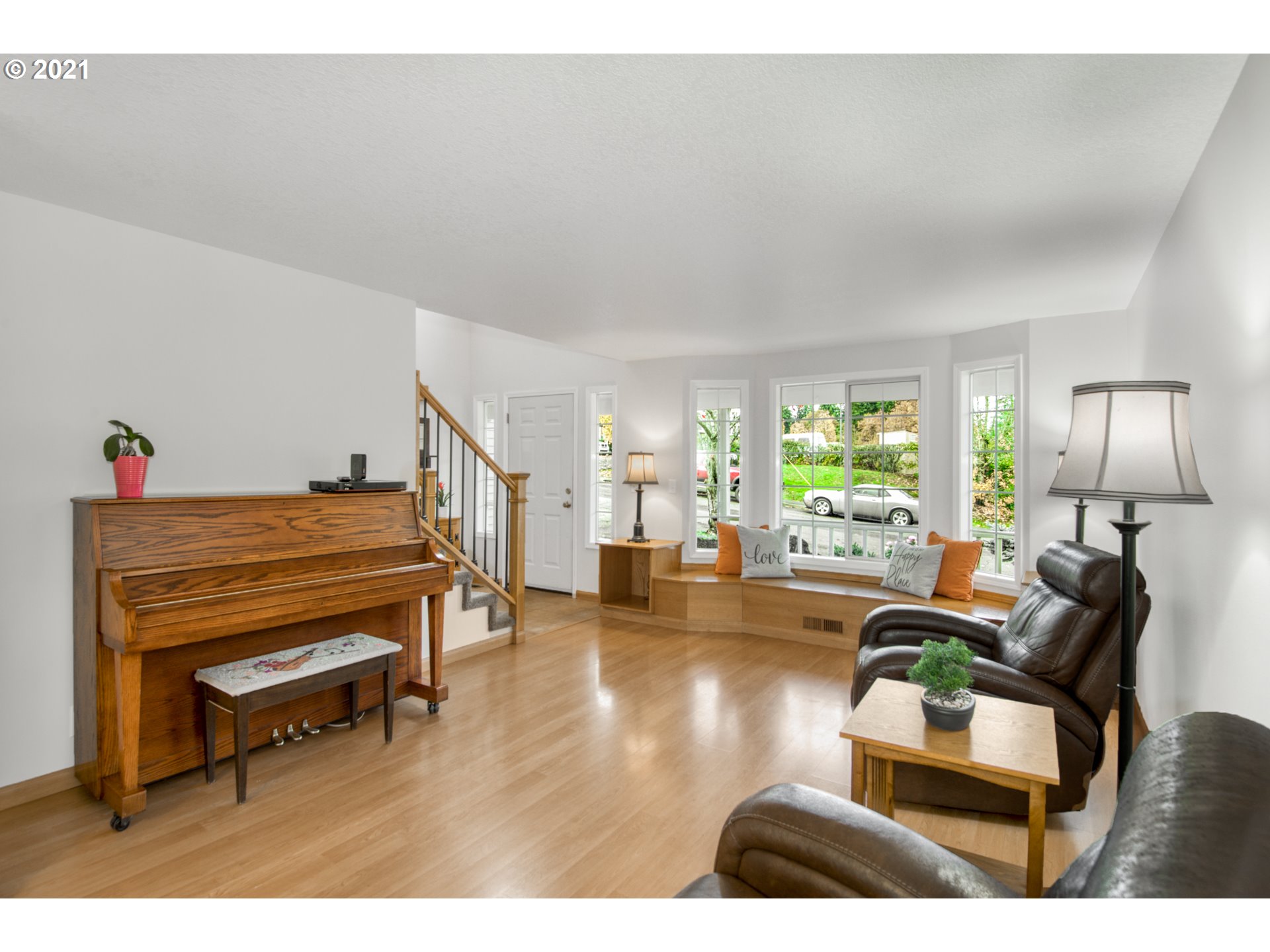16554 Southwest Hart Road Beaverton, OR 97007 - Photo 5 of 29 Gallery Image 5