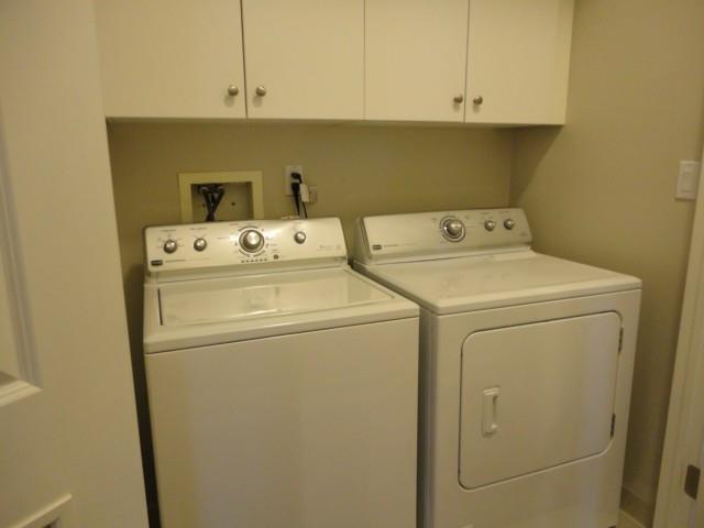 75 Stone Ridge Way, Unit 3A Fairfield, CT 06824 - Photo 19 of 27 a utility room with dryer and washer