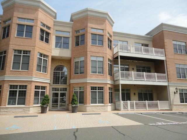 75 Stone Ridge Way, Unit 3A Fairfield, CT 06824 - Photo 2 of 27 a front view of a building