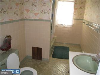 5433 Westford Road Philadelphia, PA 19120 - Photo 8 of 12 Bathroom