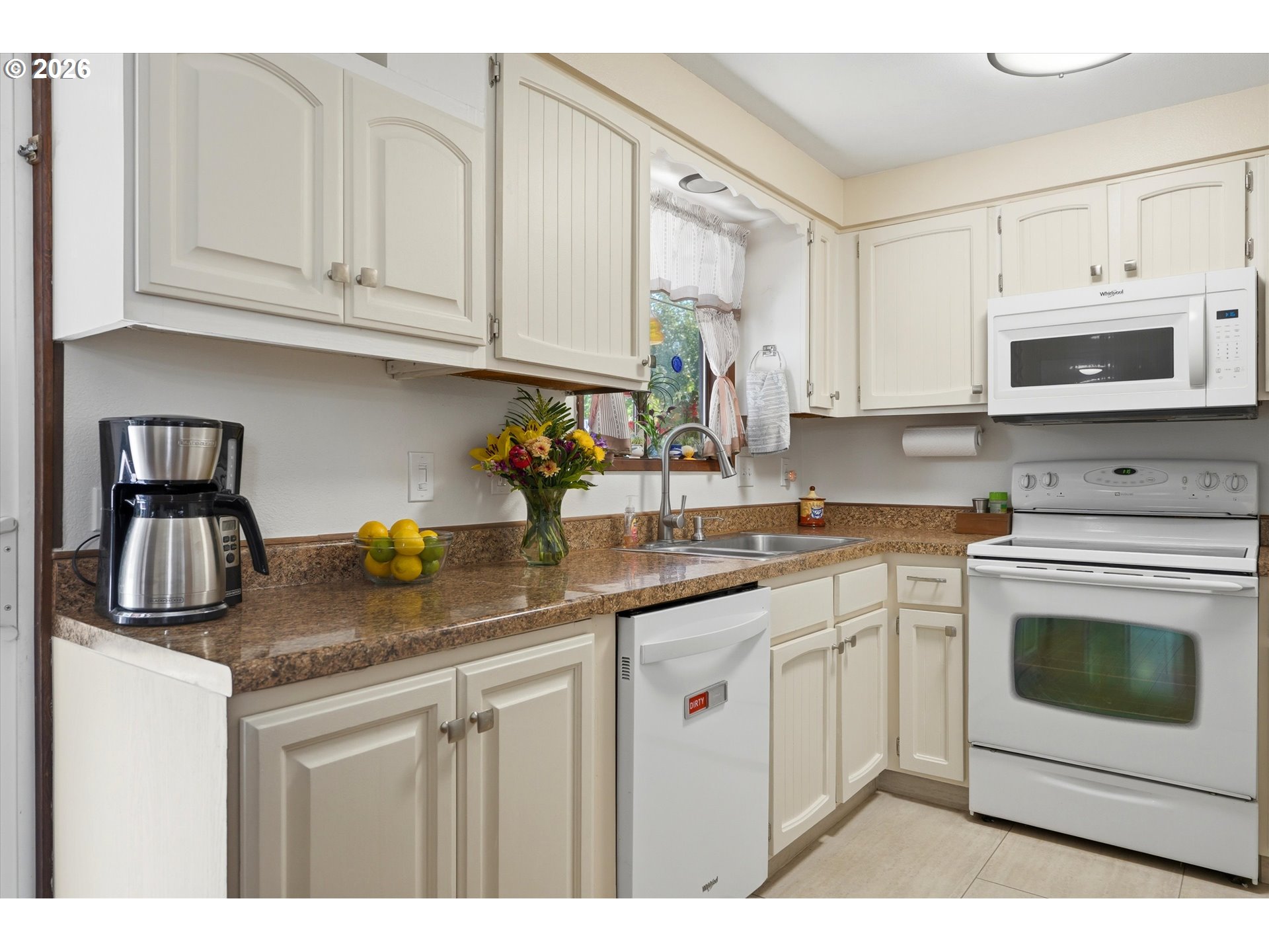 16416 Southeast Stephens Street Portland, OR 97233 - Photo 4 of 26 Gallery Image 4