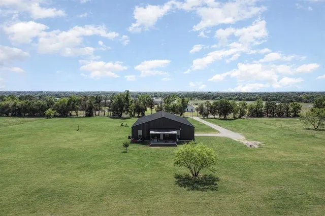 a view of a garden with basketball court