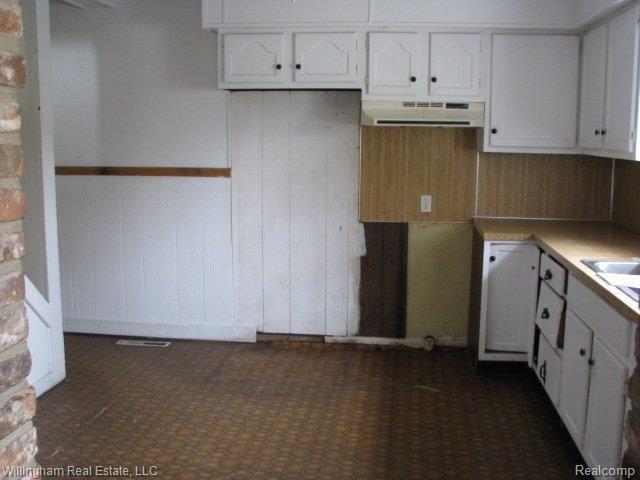 7946 Summerfield Road Lambertville, MI 48144 - Photo 4 of 12 kitchen view 2