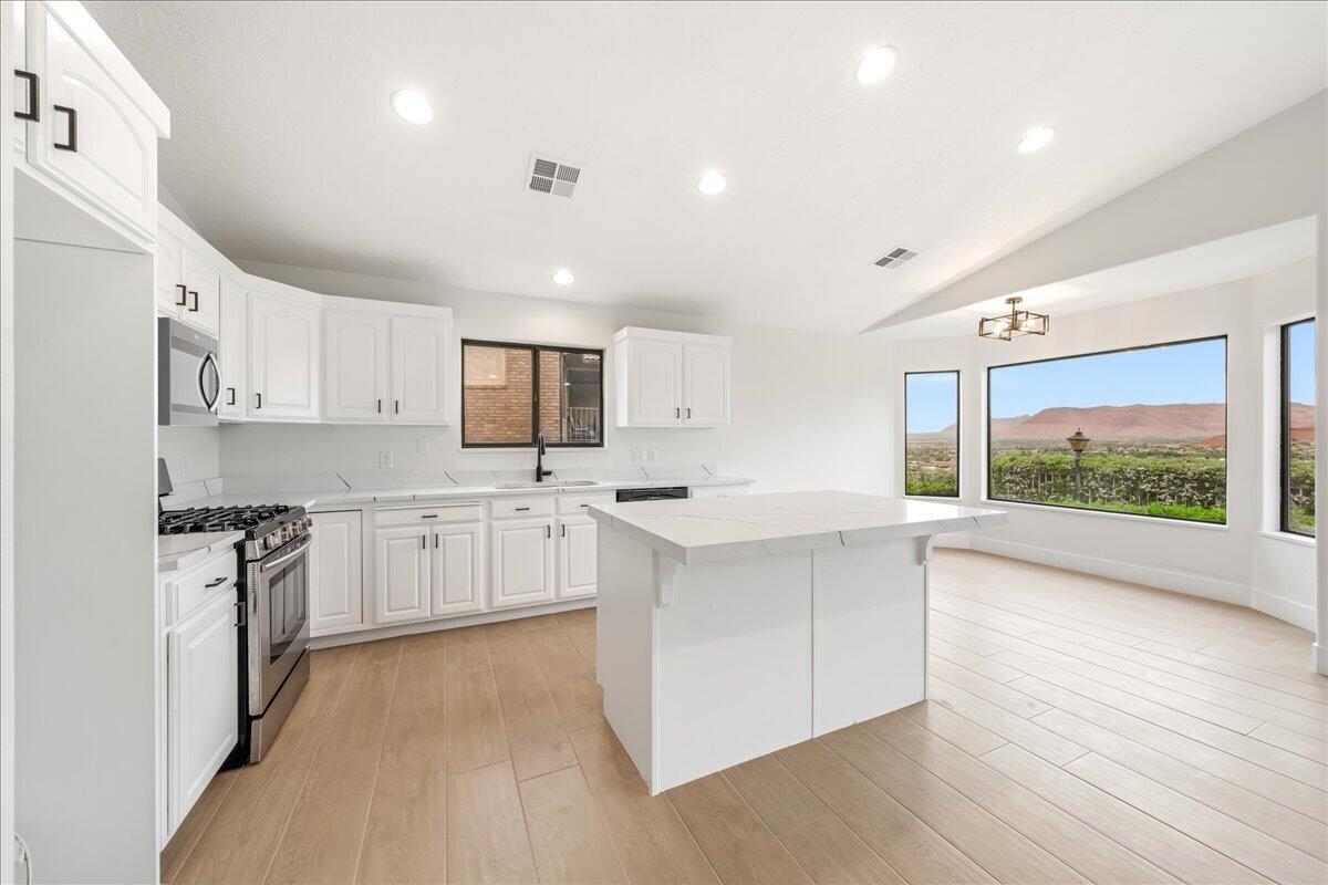 872 West 680 North St. George, UT 84770 - Photo 11 of 48 Kitchen