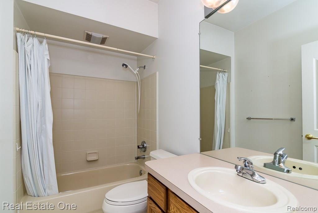 1442 Copper Circle Rochester, MI 48306 - Photo 17 of 25 Copper Circle-W023.jpg