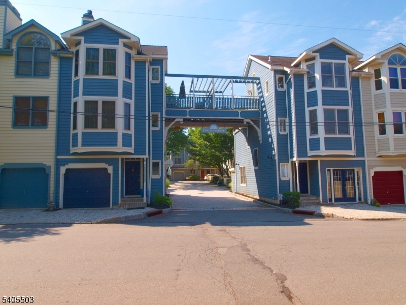 8 Raritan Pointe Lambertville, NJ 08530 - Photo 2 of 31