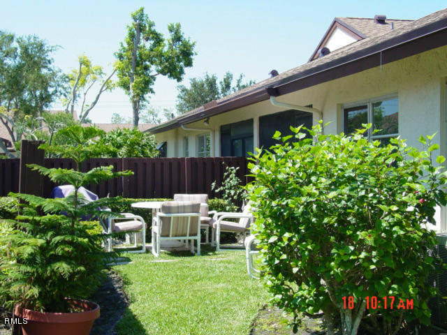 8178 Springtree Road Boca Raton, FL 33496 - Photo 2 of 7 outside sitting area