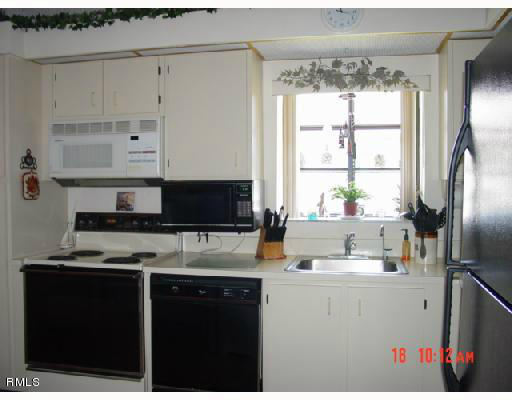 8178 Springtree Road Boca Raton, FL 33496 - Photo 6 of 7 kitchen