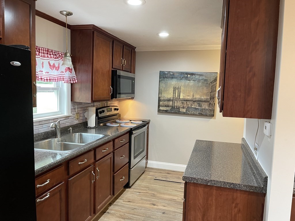 36 Holly Road Taunton, MA 02780 - Photo 8 of 25 Gallery Image 8