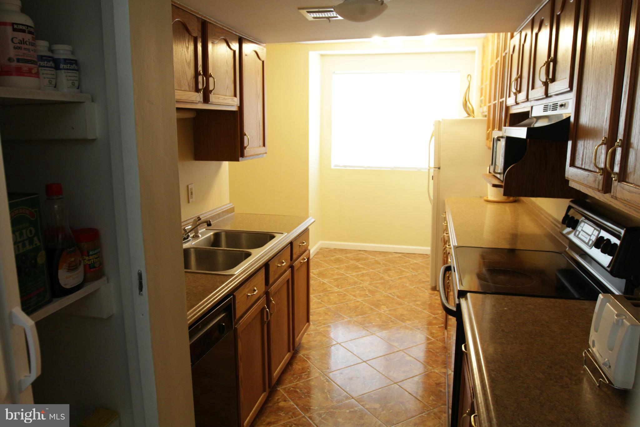 19581 Transhire Road Gaithersburg, MD 20886 - Photo 2 of 30 Kitchen