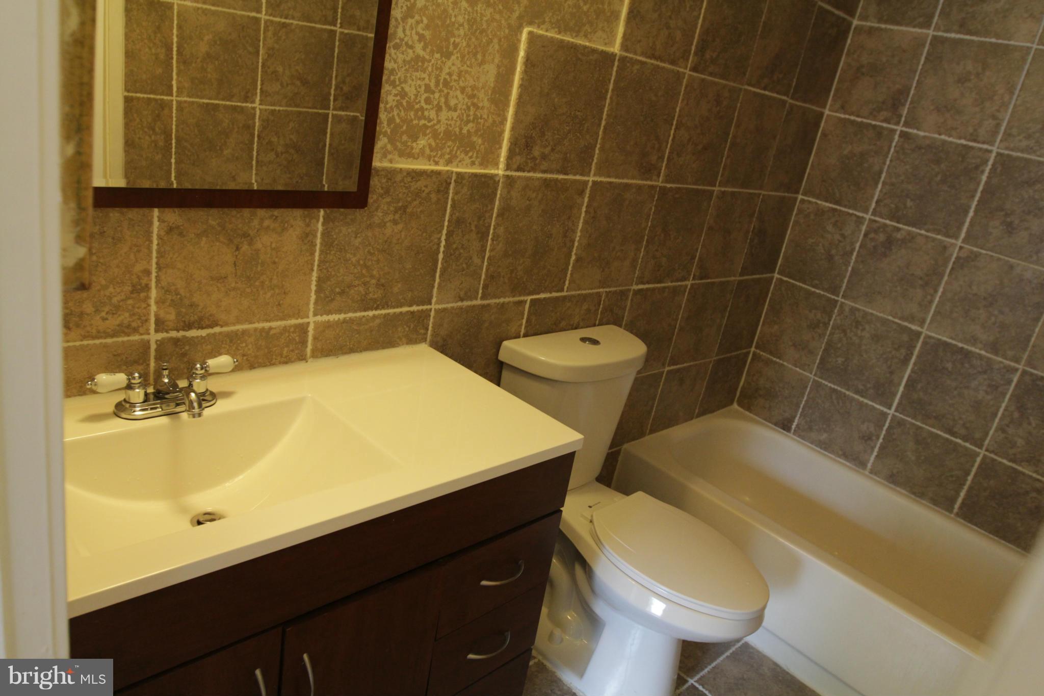 19581 Transhire Road Gaithersburg, MD 20886 - Photo 12 of 30 Bath (Master)