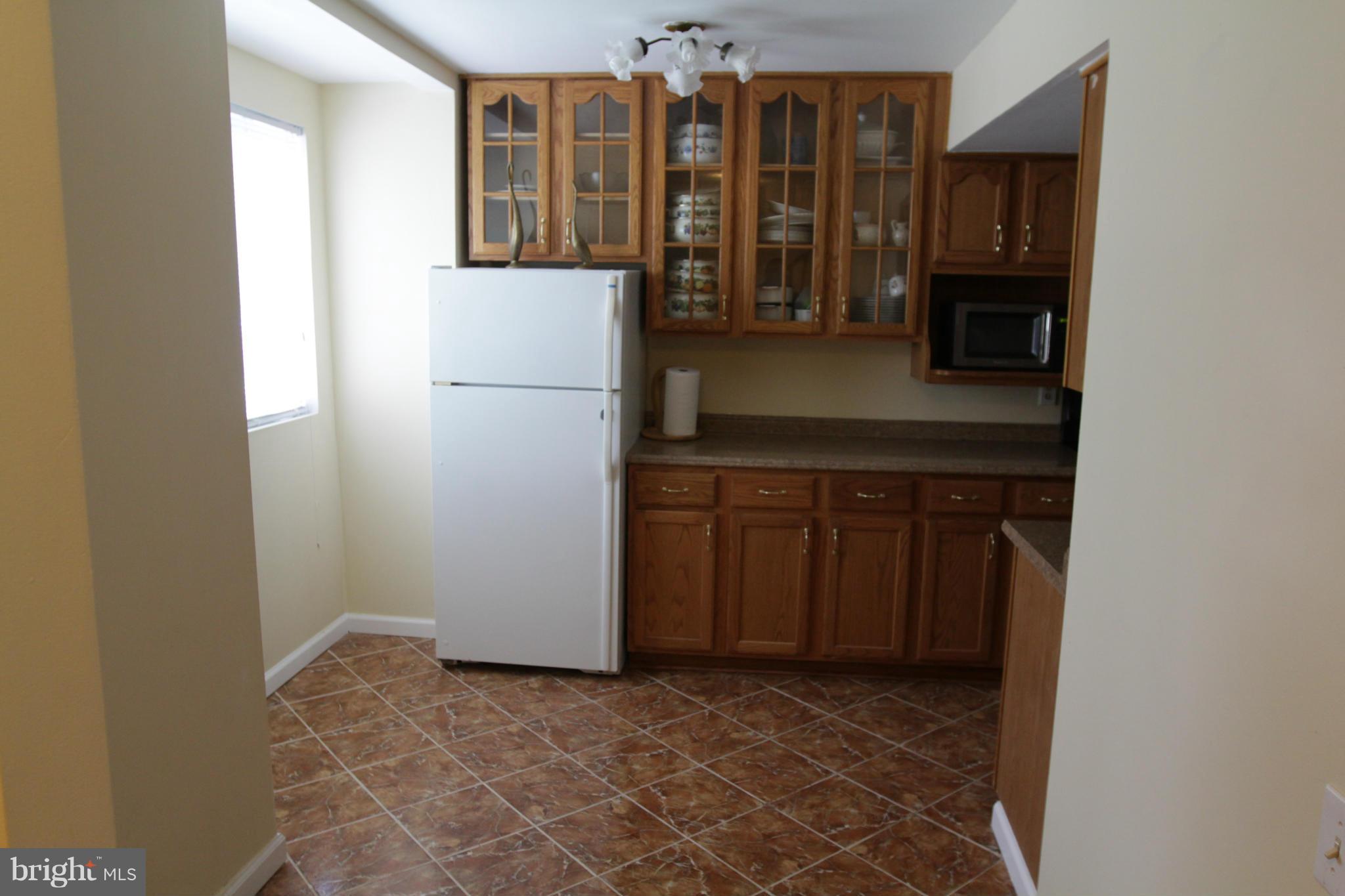 19581 Transhire Road Gaithersburg, MD 20886 - Photo 3 of 30 Kitchen