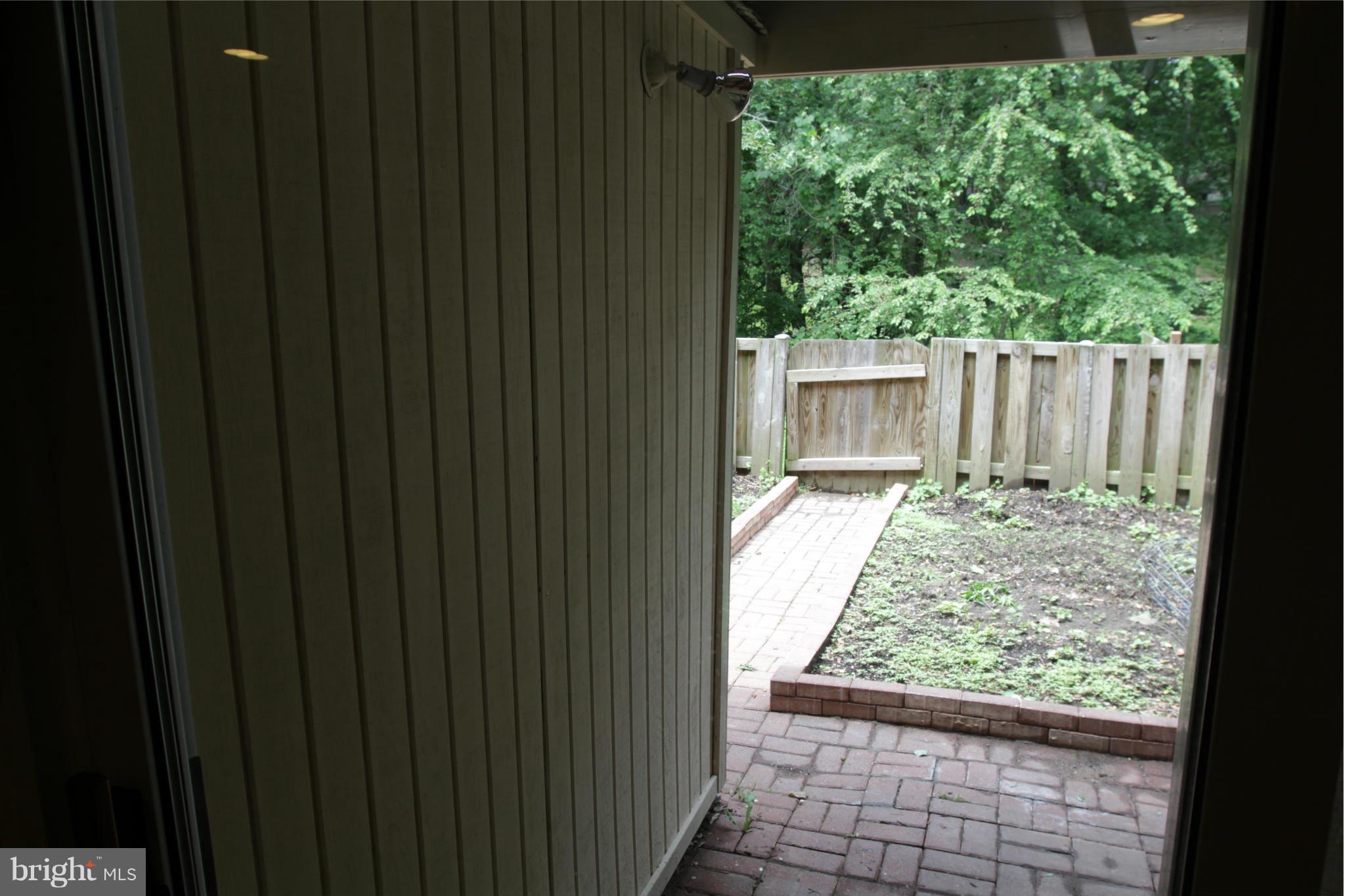 19581 Transhire Road Gaithersburg, MD 20886 - Photo 26 of 30 Exterior (Rear)
