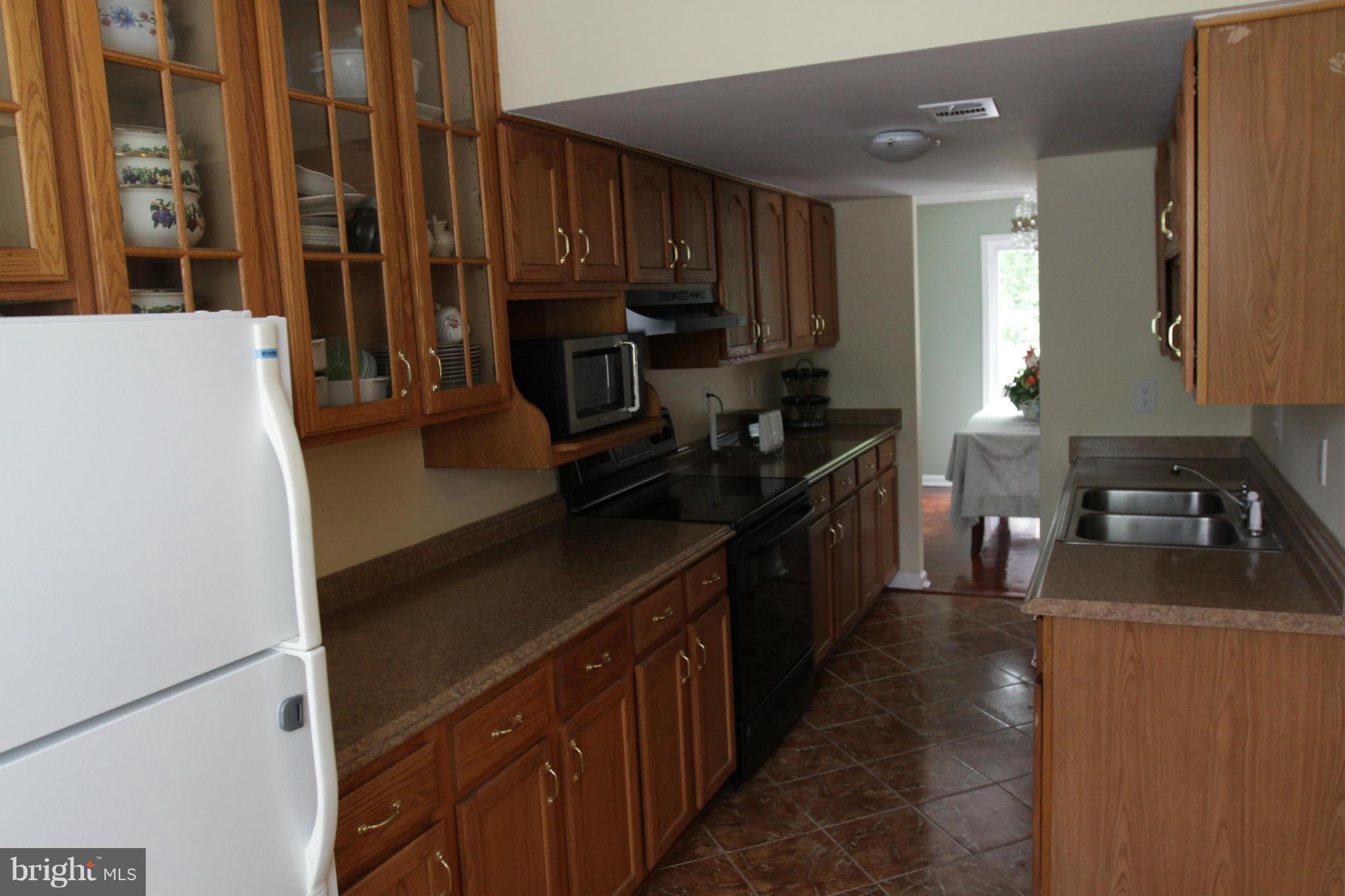 19581 Transhire Road Gaithersburg, MD 20886 - Photo 4 of 30 Kitchen