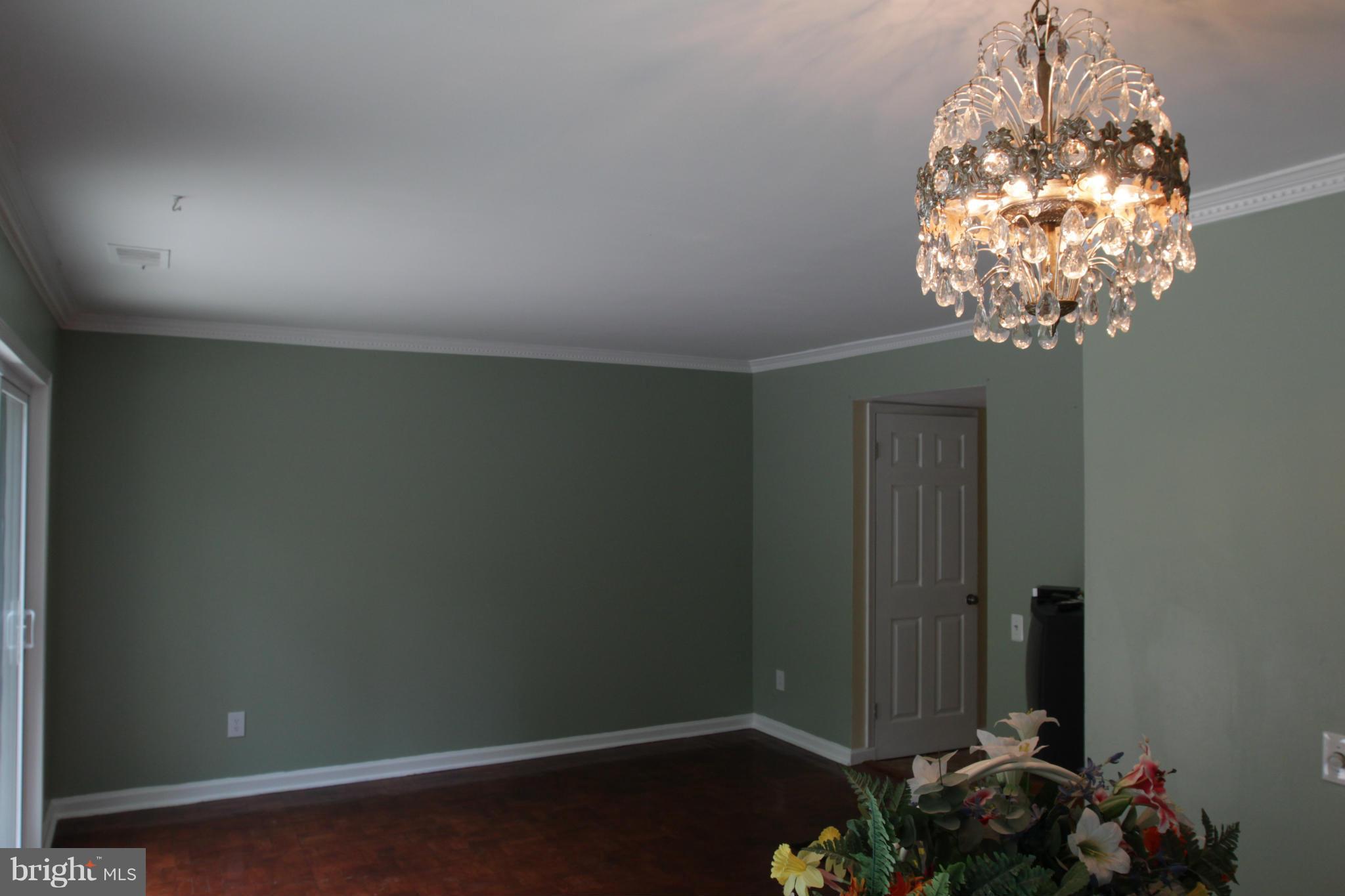 19581 Transhire Road Gaithersburg, MD 20886 - Photo 6 of 30 Living Room
