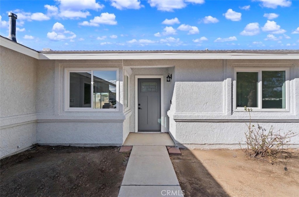 15352 Linden Street Hesperia, CA 92345 - Photo 2 of 39 a view of a house with a large window