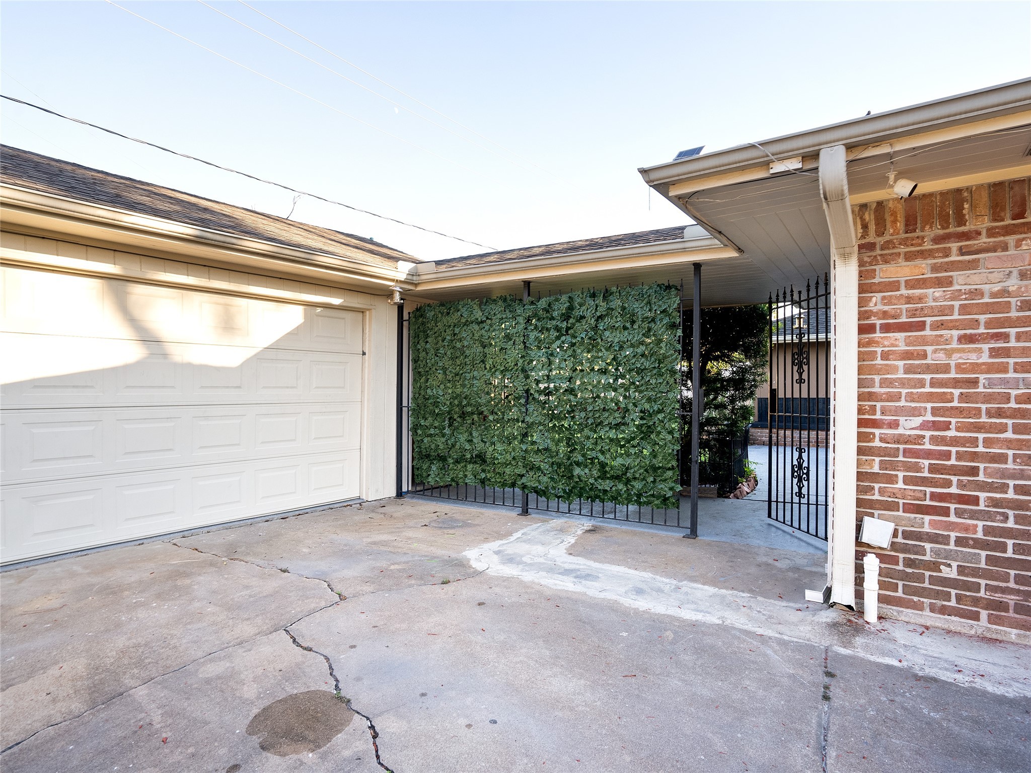 9403 Timberside Drive Houston, TX 77025 - Photo 3 of 27 a view of a house with a outdoor space