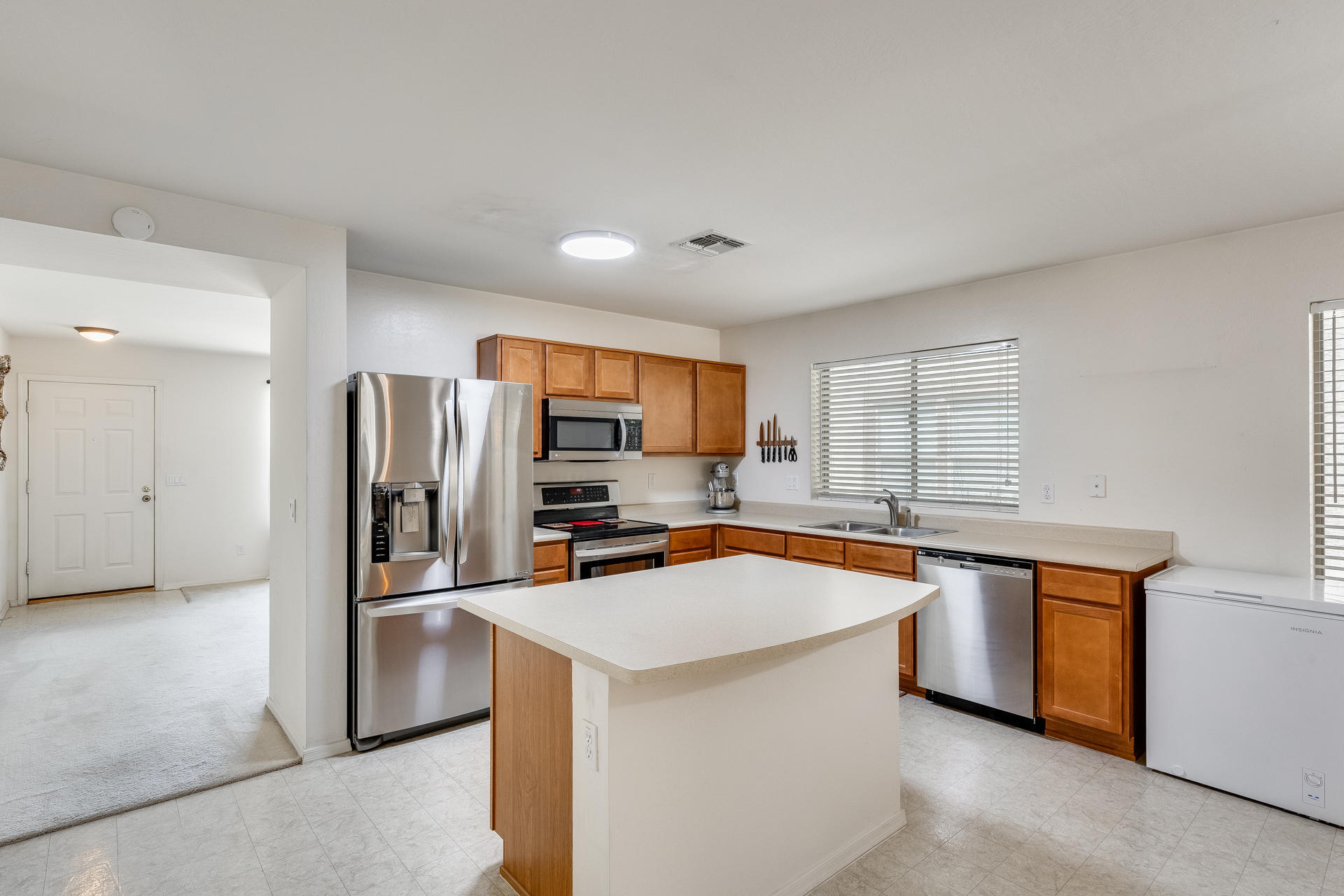 3127 West Alta Vista Road Phoenix, AZ 85041 - Photo 8 of 37 Gallery Image 8