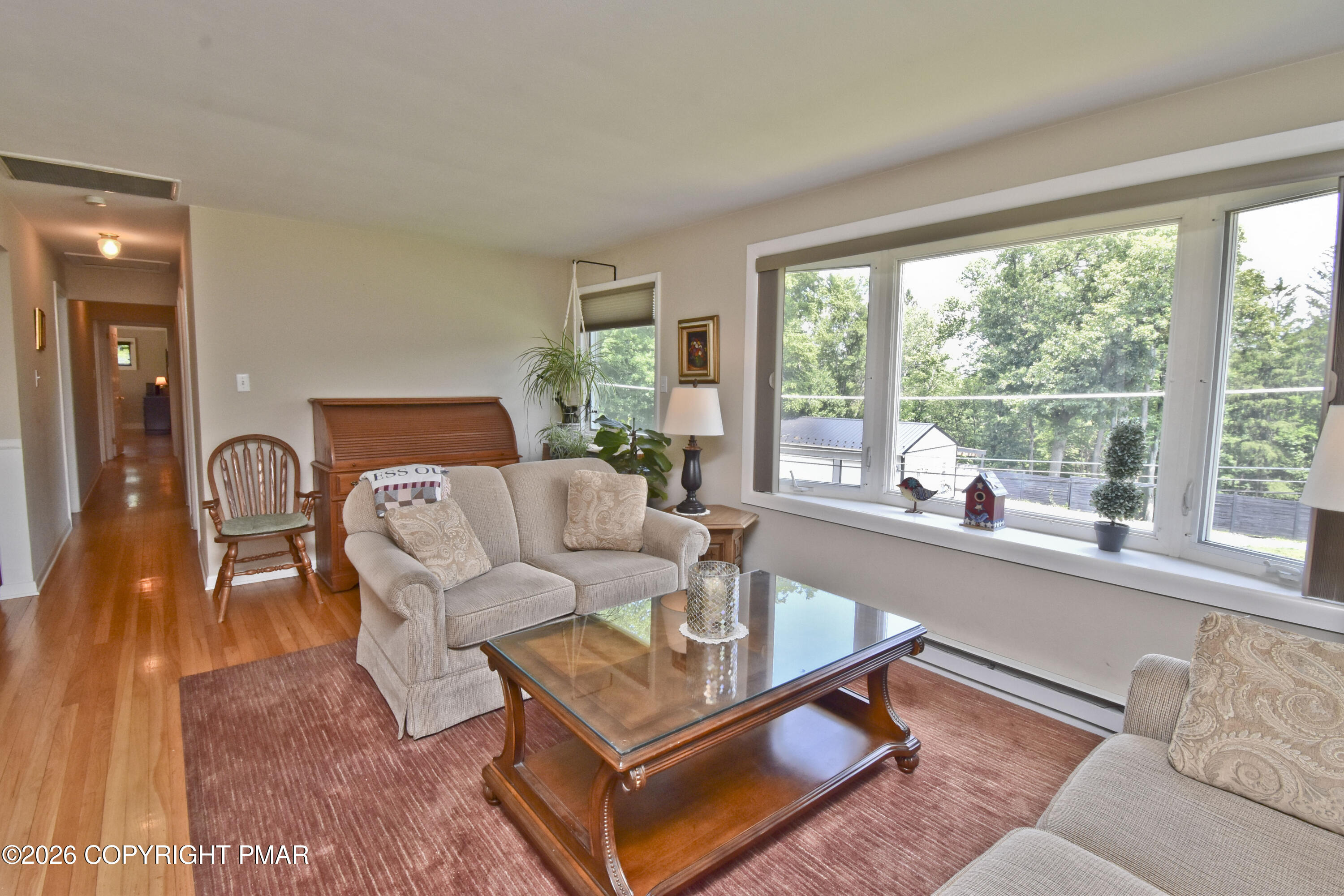 7515 Old Coach Road Stroudsburg, PA 18360 - Photo 18 of 59 6 Living Room (3)