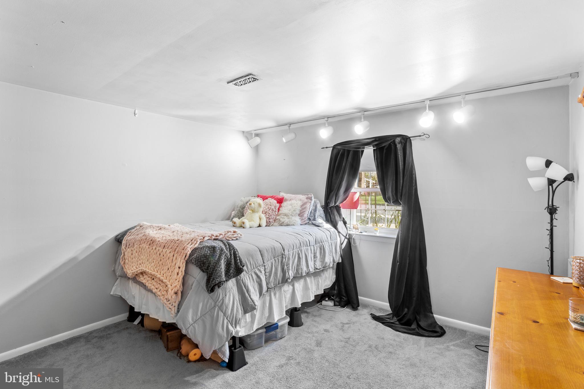 504 Rohach Road Aston, PA 19014 - Photo 15 of 25